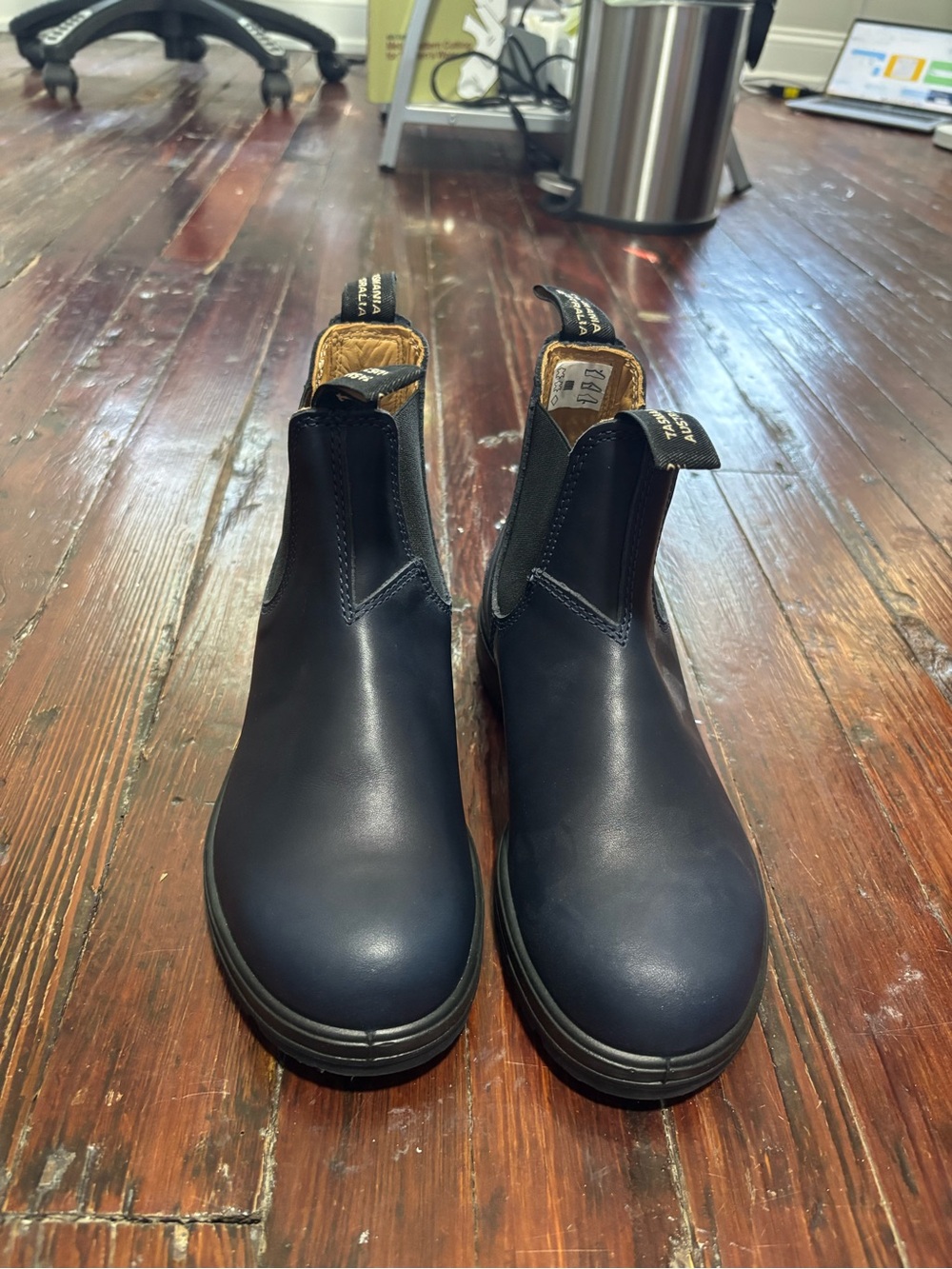 Like new Blundstone 2246 in Classic Navy, US Women’s 8 - Picture 4 of 8